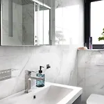 Luxury 2 *