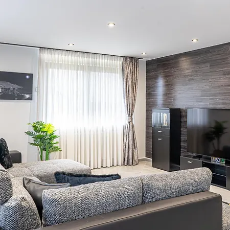 Luxury 2 Apartamento *