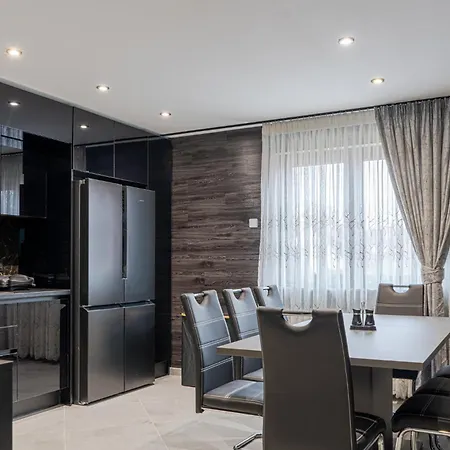Lägenhet Luxury 2 *